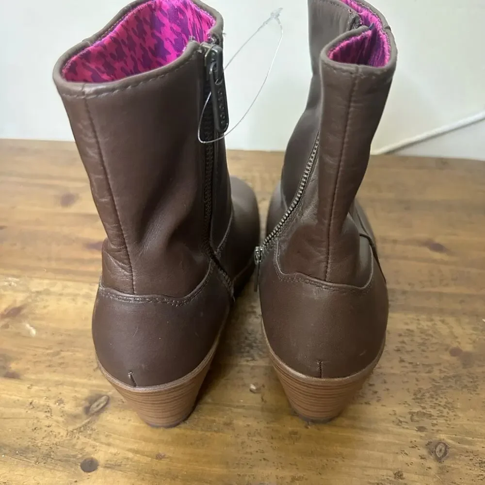 CROCS A-Leigh Leather Bootie Espresso/Walnut boots,size 6.5